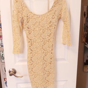 Feminine bodycon cream lace dress